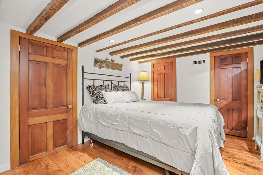 More Photos Of 47 Hollow Tree Ridge Rd, Darien Apartments For Sale