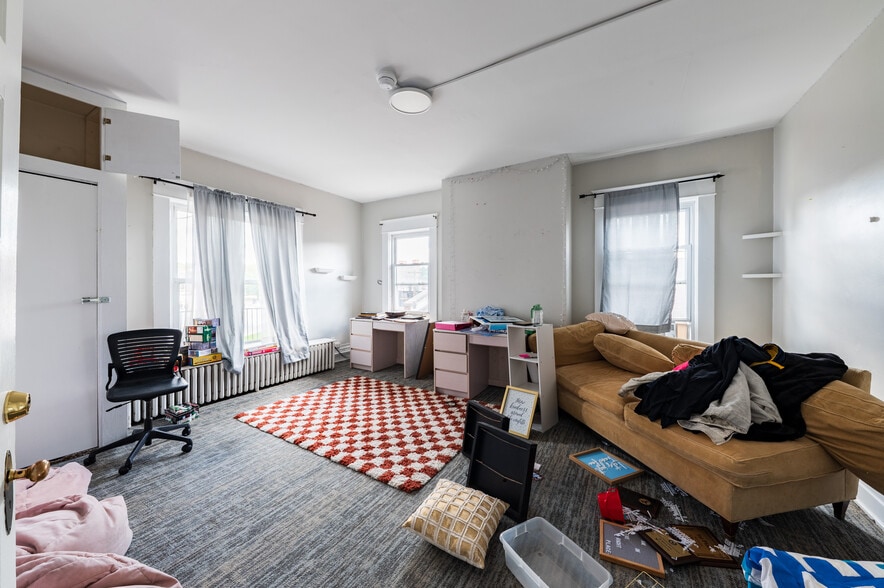 More Photos Of 1493 University Ave, Morgantown Sorority Fraternity House For Lease