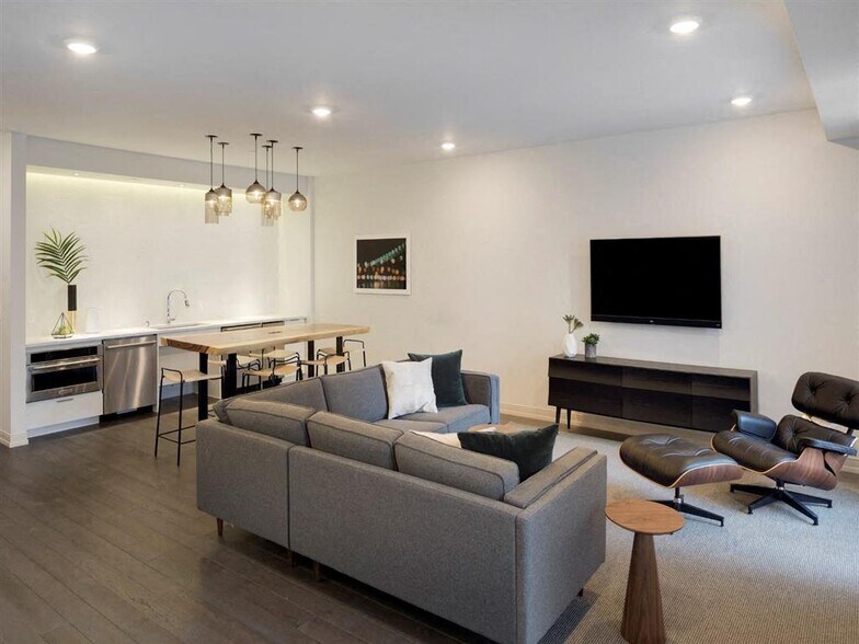 More Photos Of 10 2nd St SE, Minneapolis Apartments For Lease