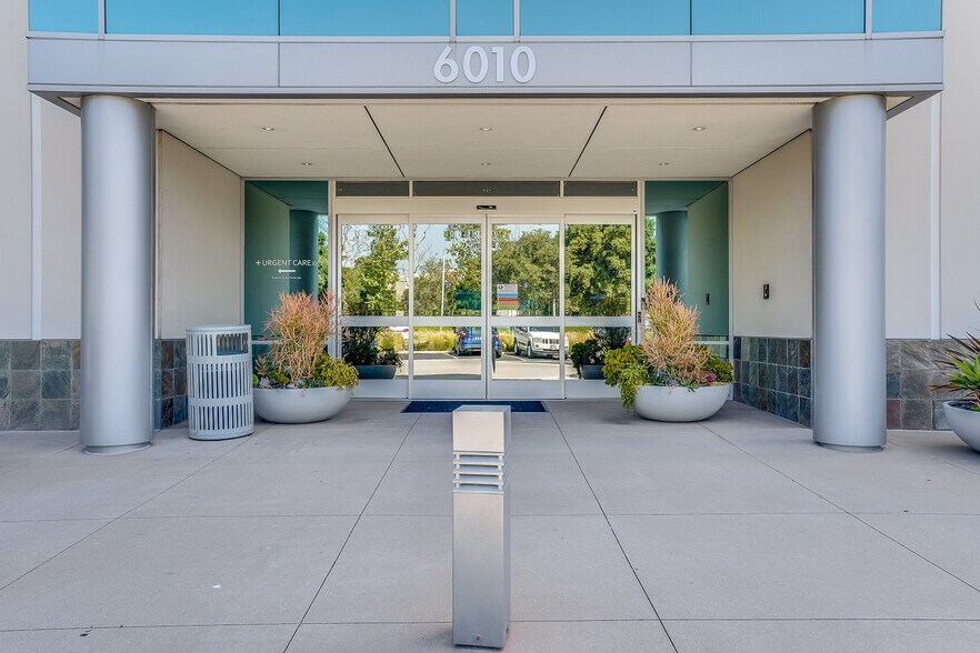 More Photos Of 6010 Hidden Valley Rd, Carlsbad Medical For Lease