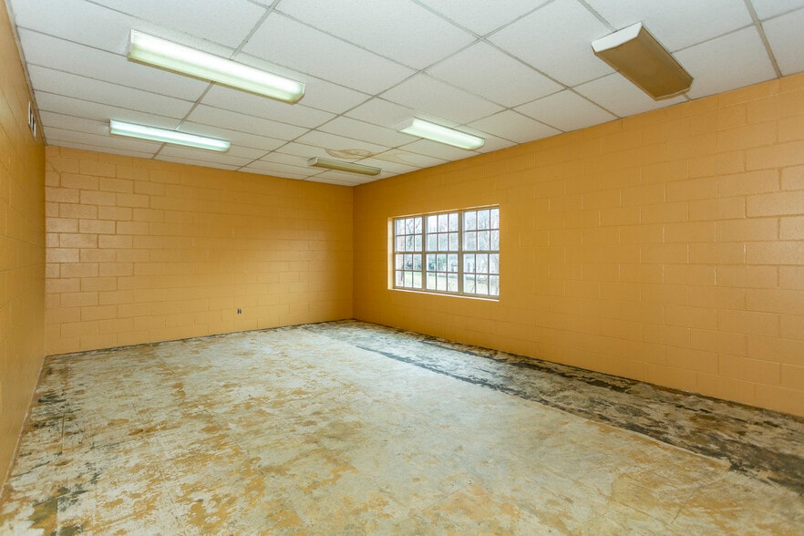 More Photos Of 2001 Avenue Z, Birmingham Religious Facility For Sale