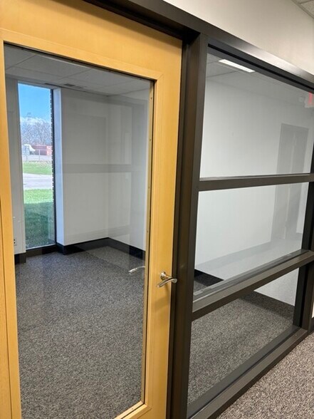 More Photos Of 37250 Plymouth Rd, Livonia Manufacturing For Lease