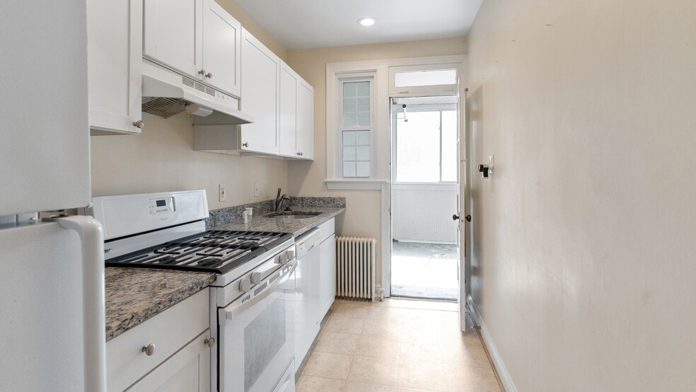 More Photos Of 4482 MacArthur Blvd NW, Washington Apartments For Sale