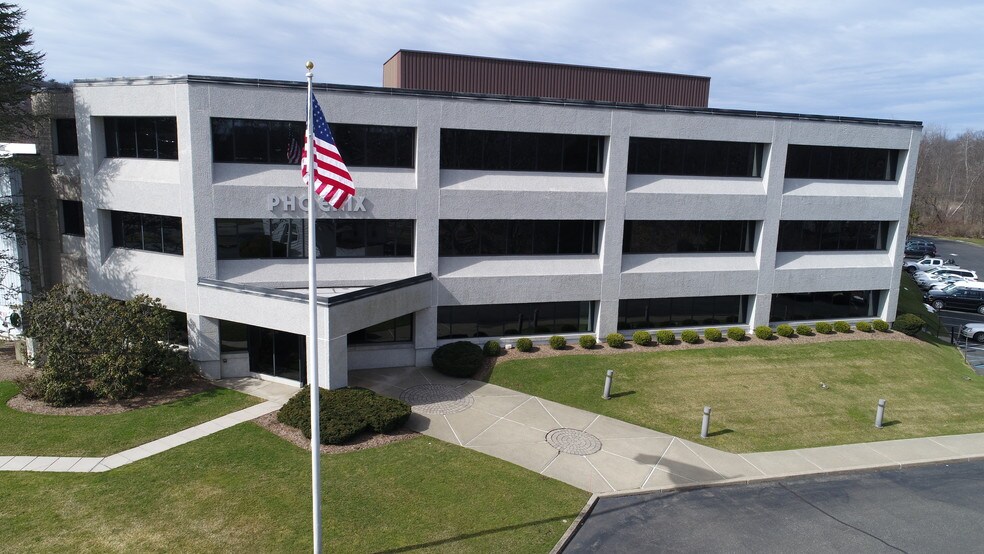 More Photos Of 107 Beaverbrook Rd, Lincoln Park Flex For Lease