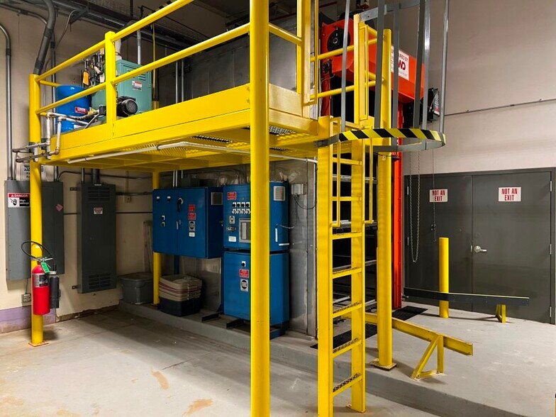 More Photos Of 2921 E 290 Rd, Grove Manufacturing For Lease