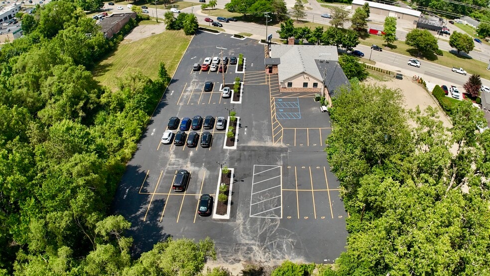 More Photos Of 28975 Grand River Ave, Farmington Hills Auto Dealership For Sale