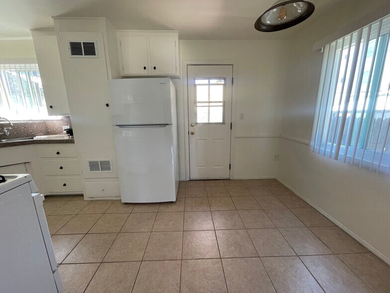 More Photos Of 14330 Albers St, Sherman Oaks Apartments For Sale