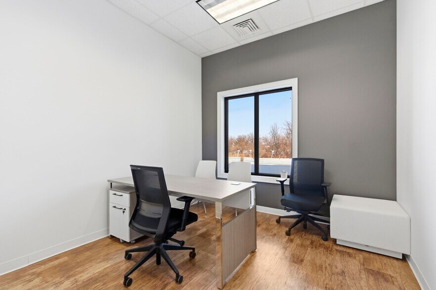More Photos Of 5552 N Farmer Branch Rd, Ozark Office For Sale