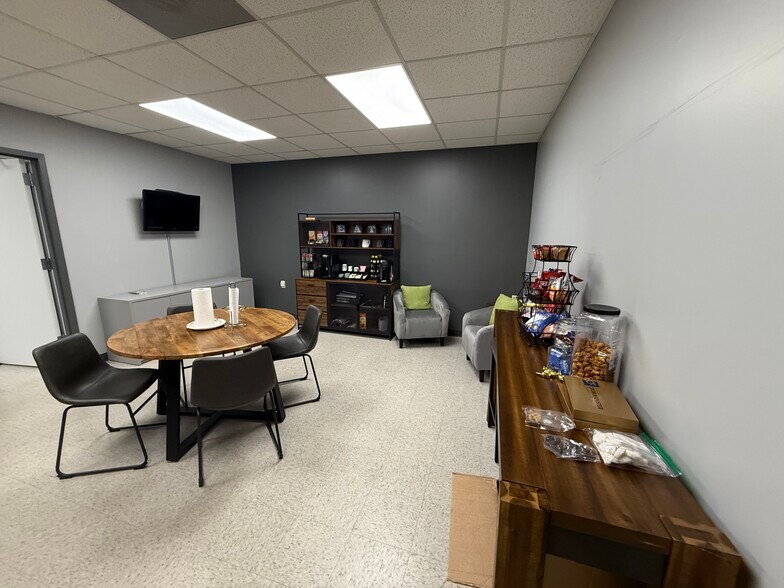 More Photos Of 255 NW Blue Pky, Lee's Summit Office For Lease