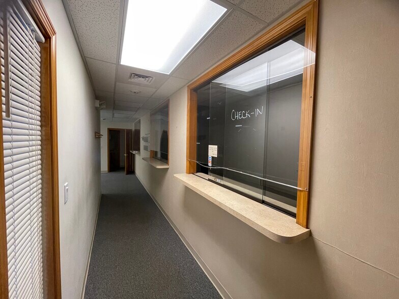 More Photos Of 52-56 Stiles Rd, Salem Medical For Lease