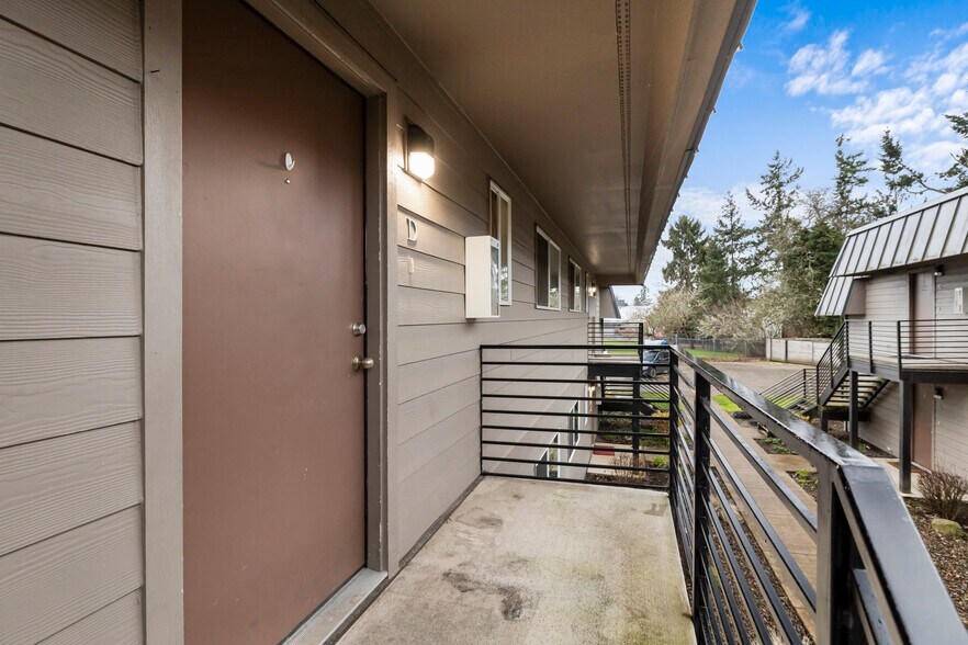 More Photos Of 1570 James St, Woodburn Apartments For Sale
