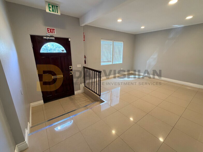 More Photos Of 301-311 W Civic Center Dr, Santa Ana Office For Lease