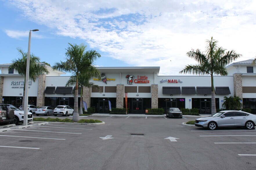More Photos Of 8590 Collier Blvd, Naples Storefront For Lease