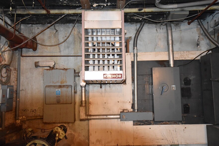 More Photos Of 155 N 9th St, Coplay Flex For Lease