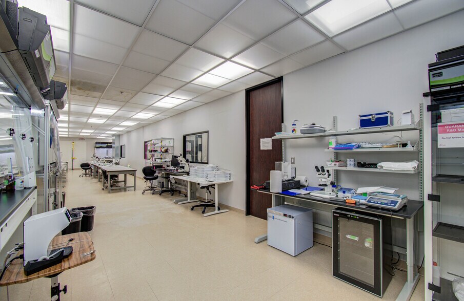 More Photos Of 9330 Kirby Dr, Houston Research And Development For Lease