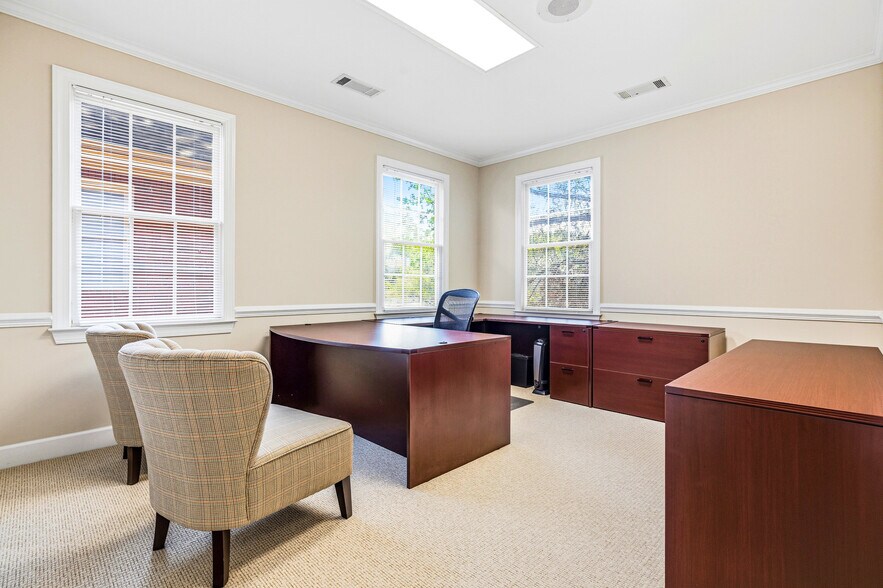 More Photos Of 501 Johnson Ferry Rd, Marietta Office For Sale