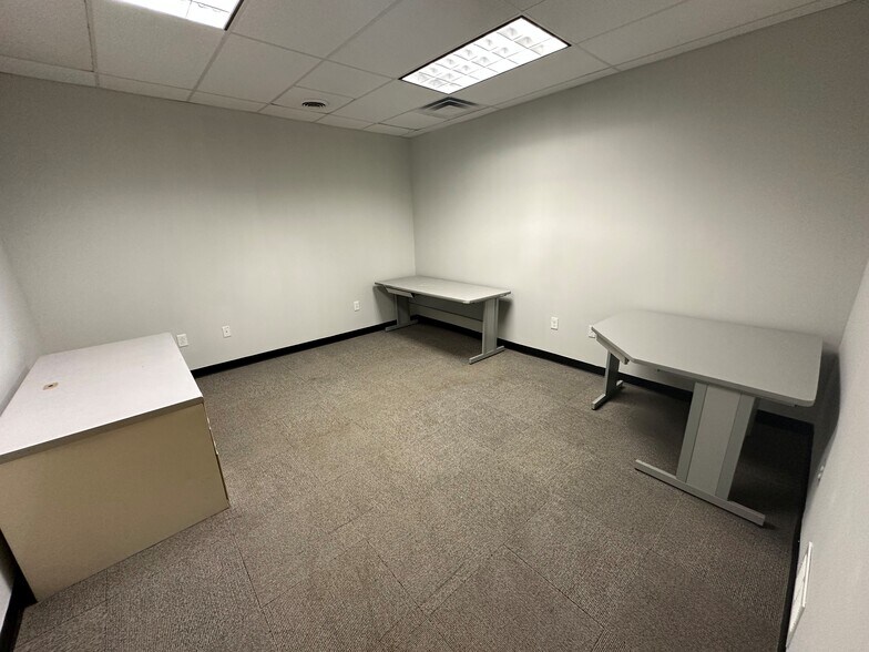 More Photos Of 240 Mohawk Ave, Schenectady Auto Repair For Lease