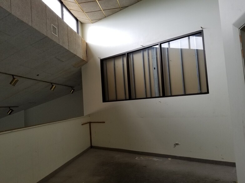 More Photos Of 574 Washington St, Easton Freestanding For Lease