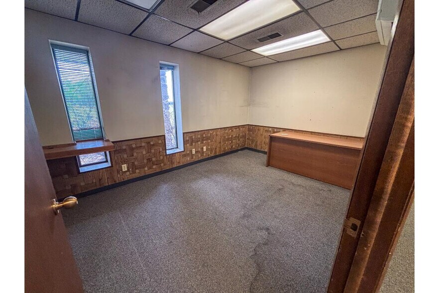 More Photos Of SE 241 SE 10 Ave, Great Bend Warehouse For Sale