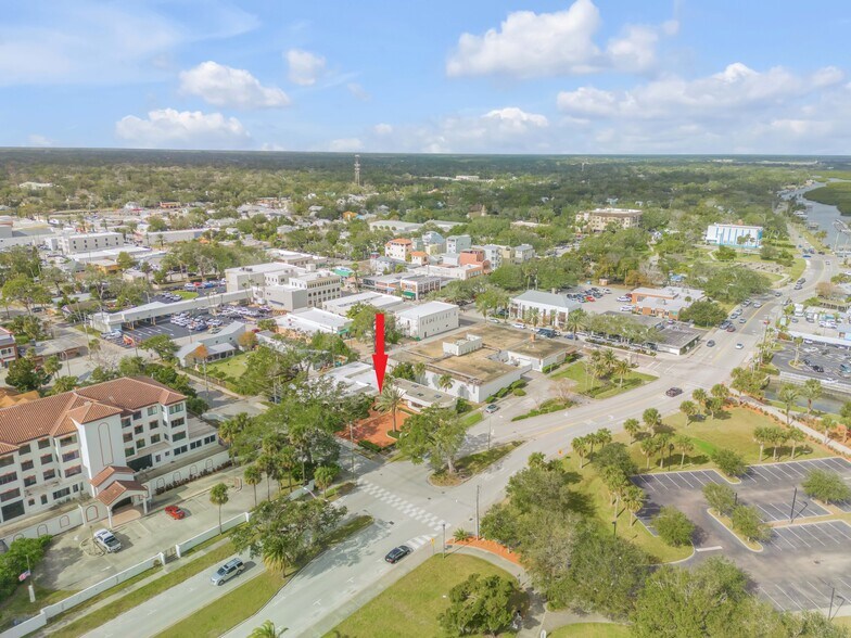 More Photos Of 100-104 Riverside Dr, New Smyrna Beach Office For Sale