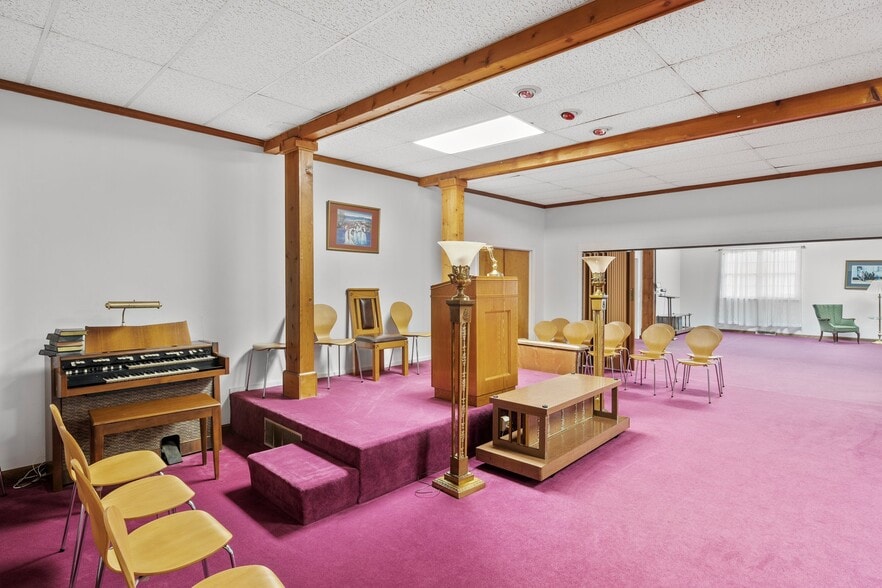 More Photos Of 1401 S Fant St, Anderson Funeral Home For Sale