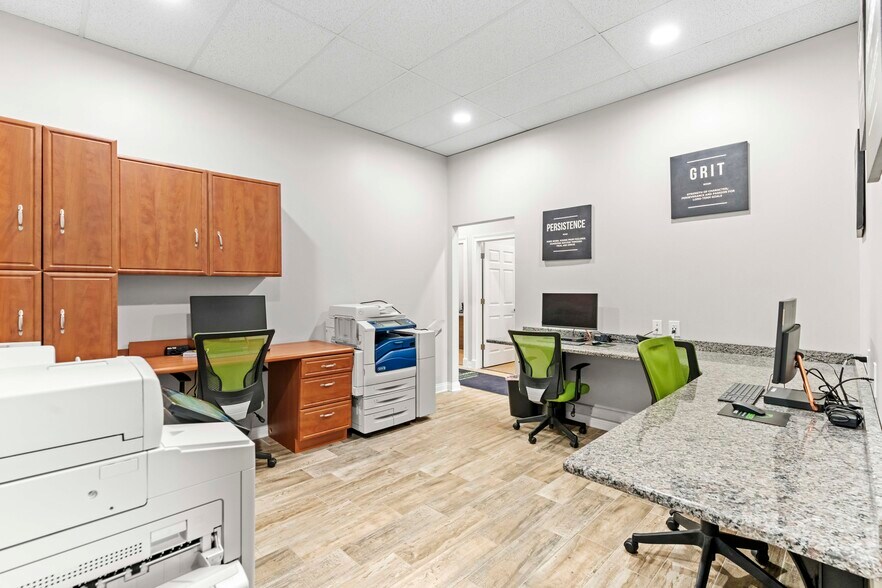 More Photos Of 8219-8347 Wicker Ave, Saint John Freestanding For Lease