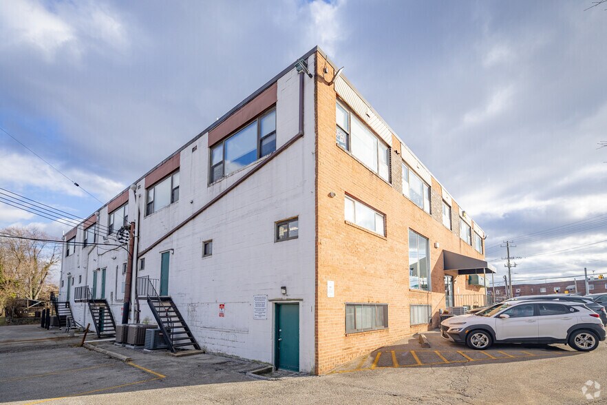 More Photos Of 6999 Reisterstown Rd, Baltimore Office For Lease