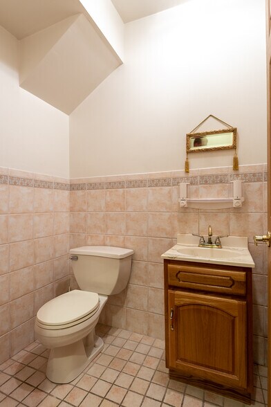 More Photos Of 2150 W 95th St, Chicago Storefront Retail Office For Sale