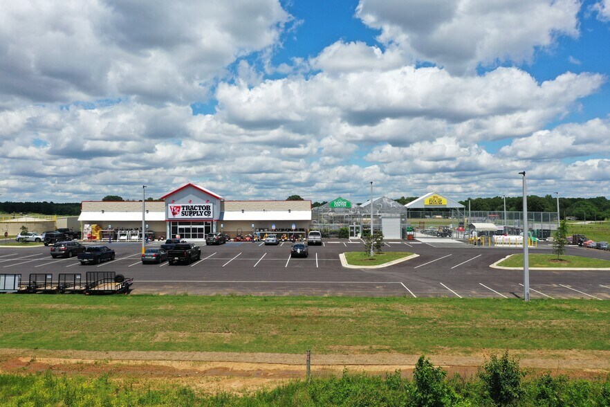 Primary Photo Of Tractor Supply, Rogersville Freestanding For Sale