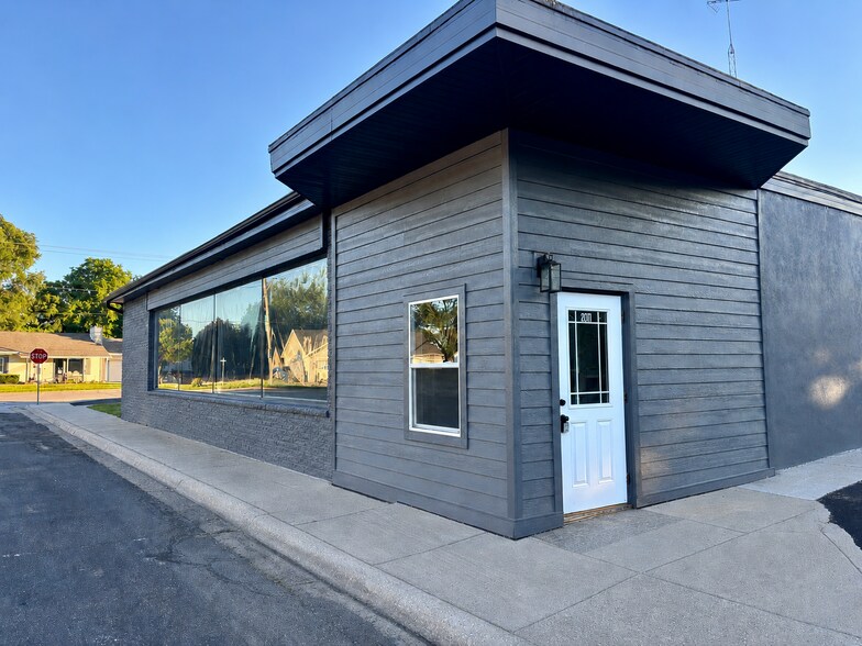 More Photos Of 3082 Main St, East Troy Freestanding For Lease