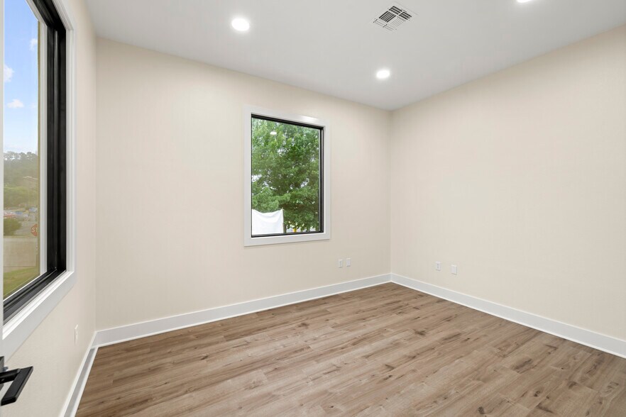 More Photos Of 1106 N University Dr, Nacogdoches Office For Lease