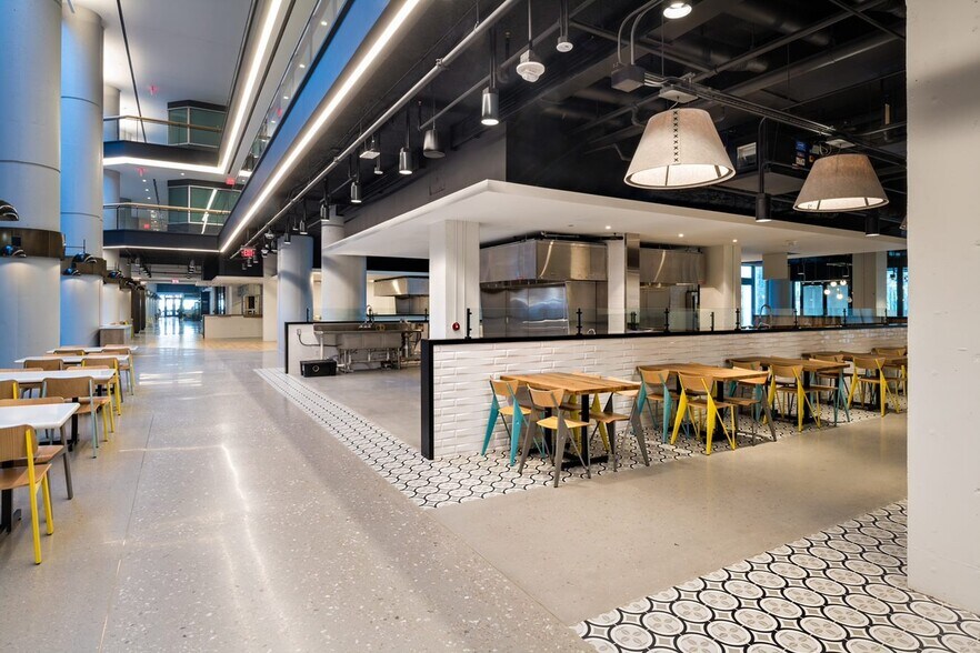 More Photos Of 2000 Pennsylvania Ave NW, Washington Office For Lease