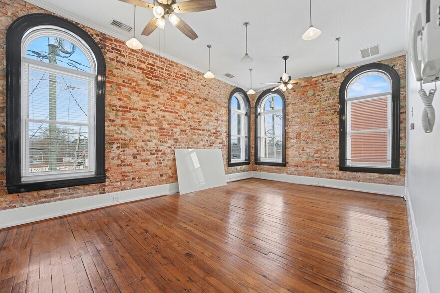 More Photos Of 106 W Moore Ave, Mooresville Loft Creative Space For Lease