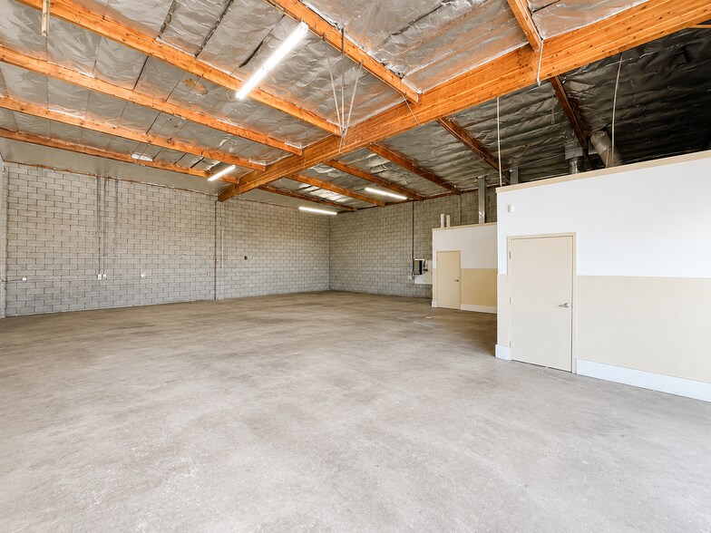 More Photos Of 12555 Branford St, Pacoima Warehouse For Lease