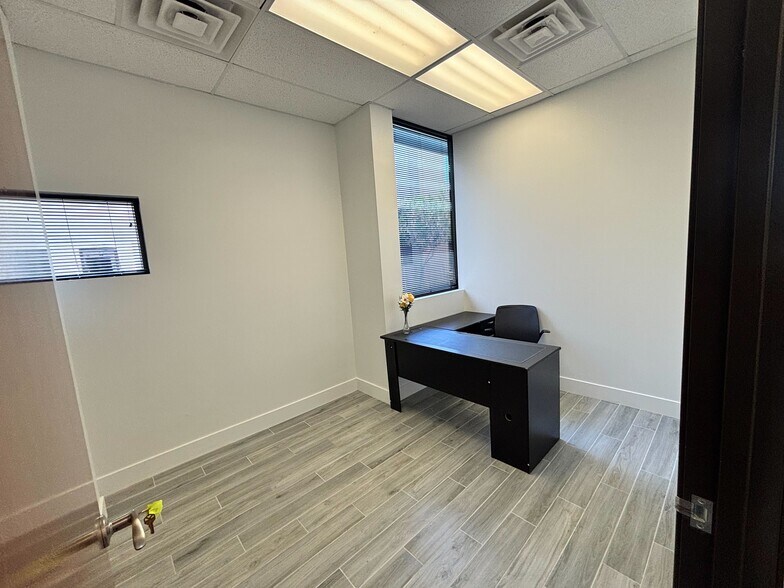 More Photos Of 4035 W Chandler Blvd, Chandler Coworking Space