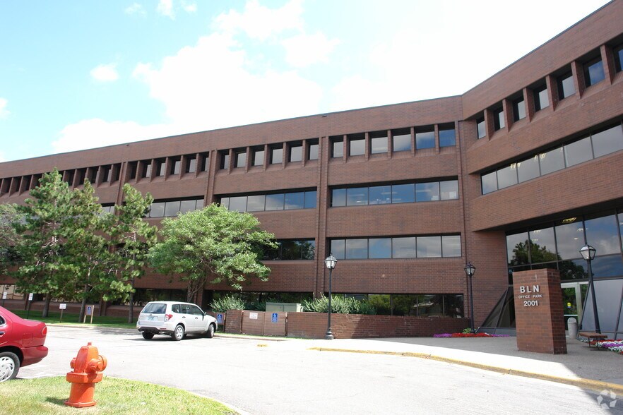 More Photos Of 2001 Killebrew Dr, Bloomington Office For Lease