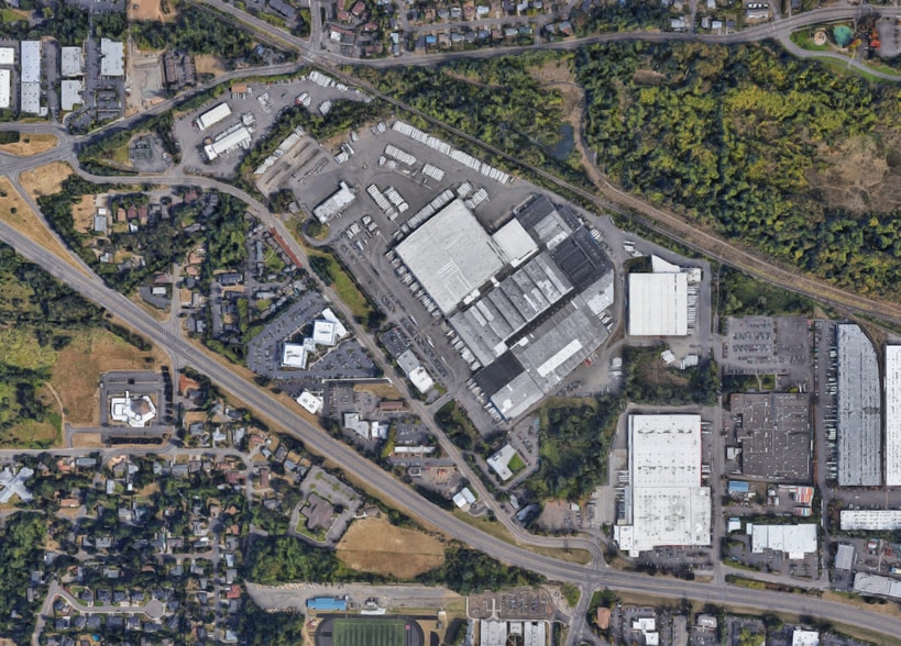 More Photos Of 6433 SE Lake Rd, Portland Distribution For Lease