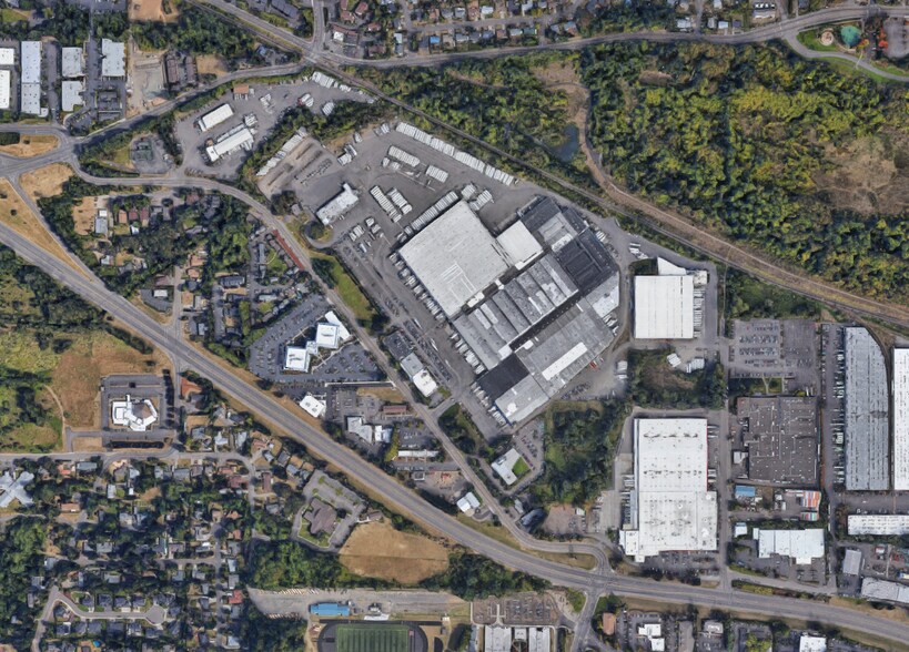 More Photos Of 6433 SE Lake Rd, Portland Distribution For Lease