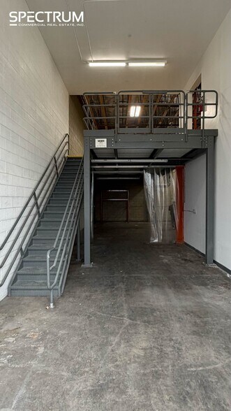 More Photos Of 15911 Arminta St, Van Nuys Manufacturing For Lease