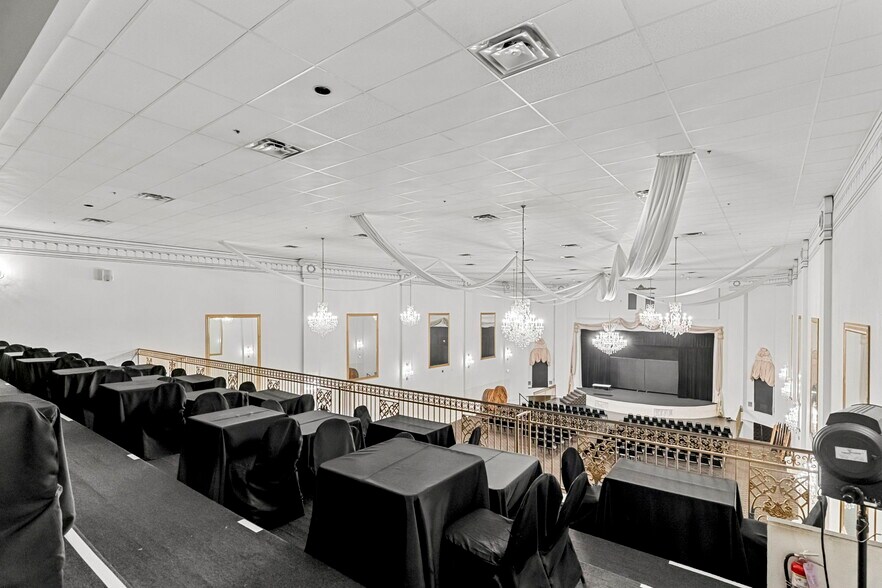 More Photos Of 138 E Market St, New Albany Lodge Meeting Hall For Sale