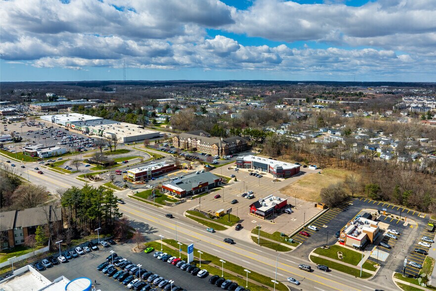 More Photos Of 4210 Stadium Dr, Kalamazoo Freestanding For Lease