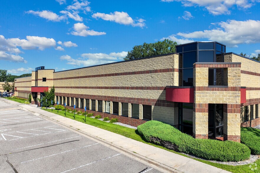 More Photos Of 4265 N Lexington Ave, Arden Hills Office For Lease