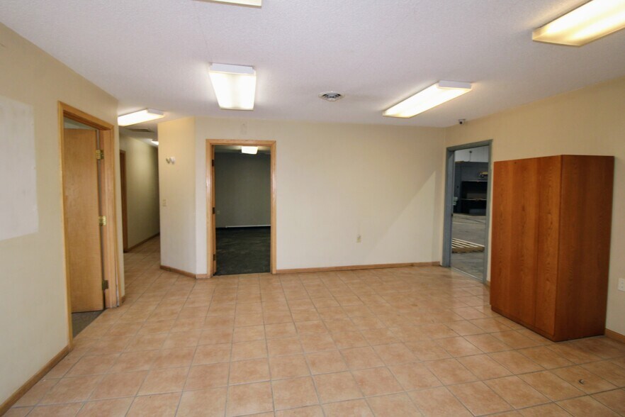 More Photos Of 8401 NW 282nd St, Berthold Warehouse For Lease