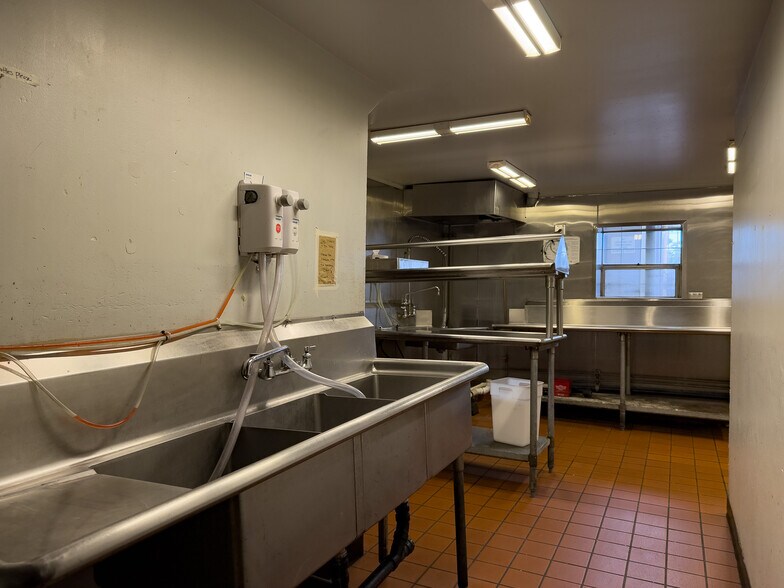 More Photos Of 21 E Main St, Walla Walla General Retail For Lease