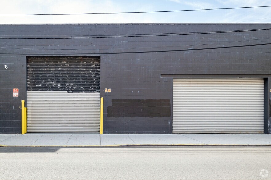 More Photos Of 7955 Albion Ave, Elmhurst Supermarket For Lease