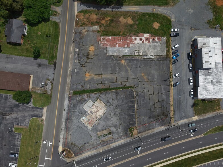 More Photos Of 665 Gate City Highway Hwy, Bristol General Retail For Lease