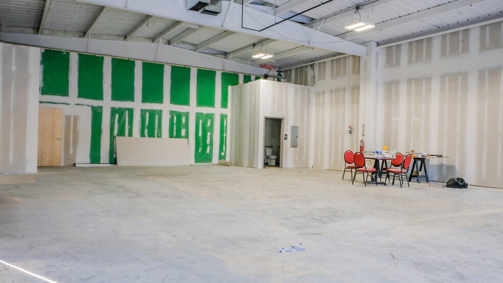 More Photos Of 53 Freemans Bridge Rd, Schenectady Flex For Lease