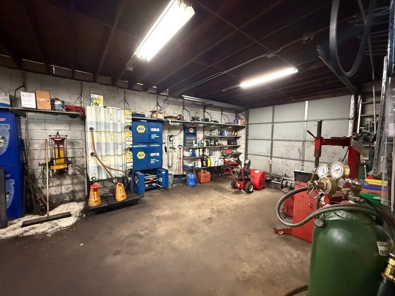 More Photos Of 175 Newington Ave, New Britain Auto Repair For Sale