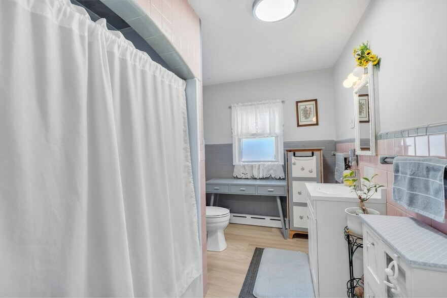 More Photos Of 625 Bound Brook Rd, Middlesex Freestanding For Sale