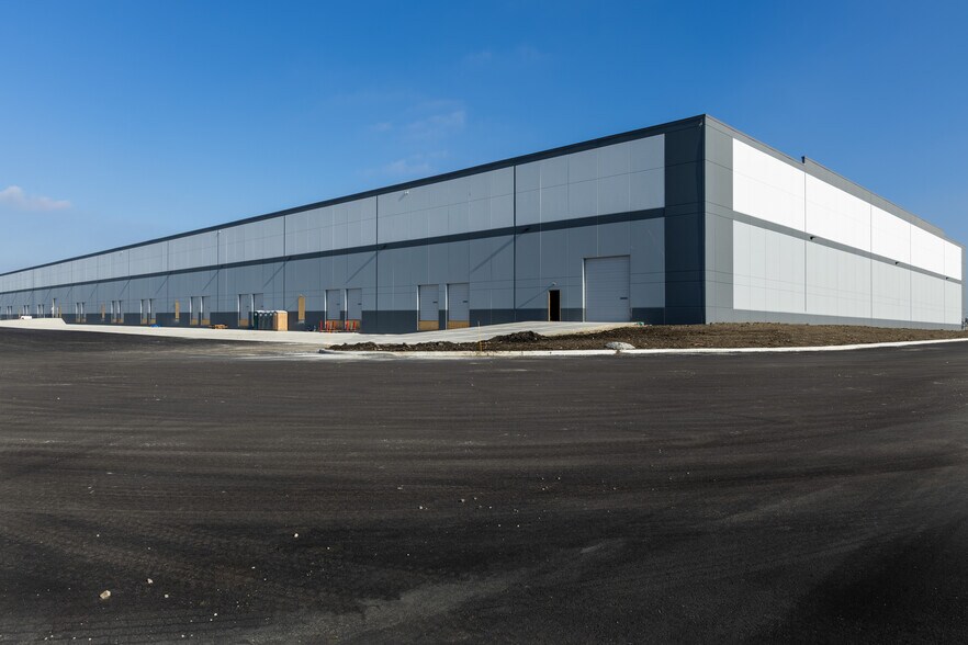 Primary Photo Of 18300 Snow Rd, Brook Park Unknown For Lease